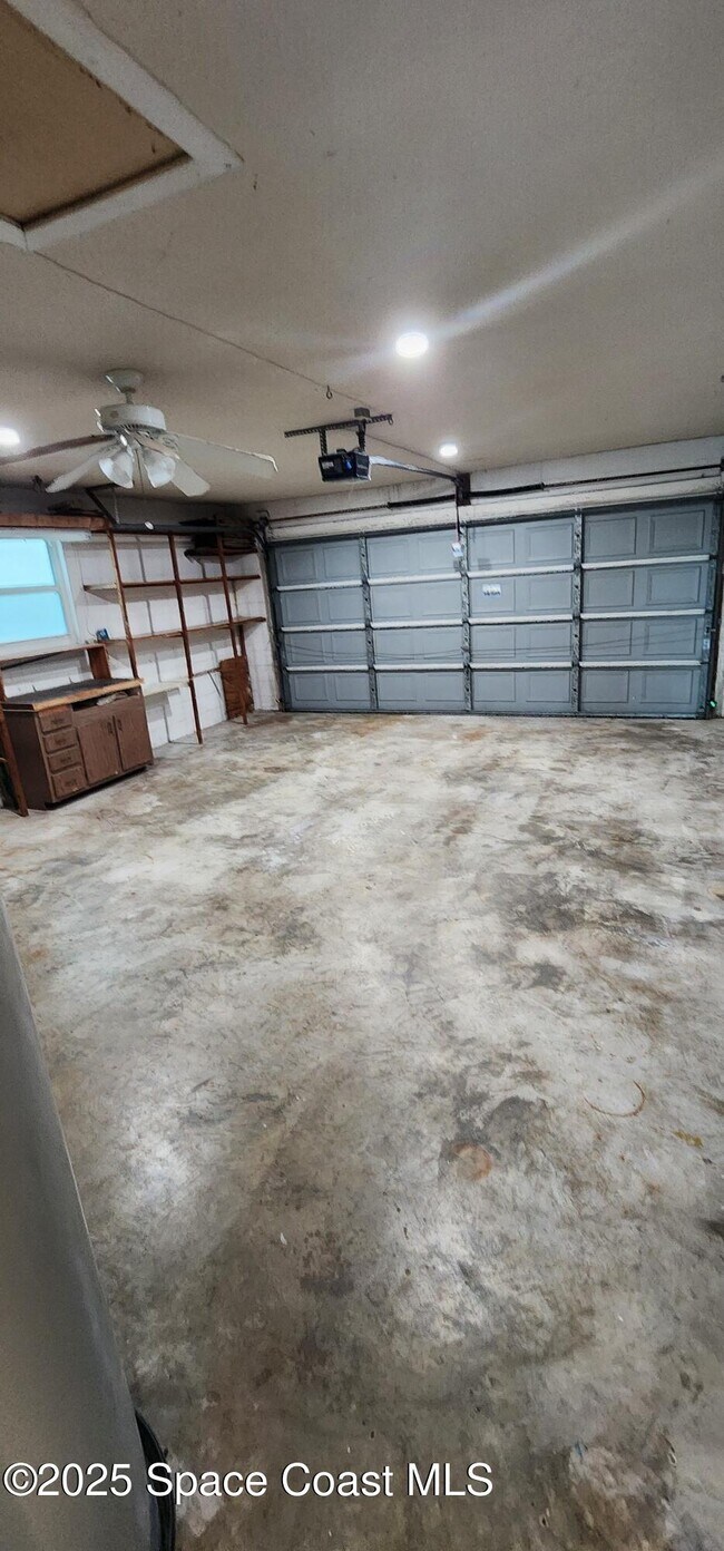 Building Photo - 109 Vía Havarre