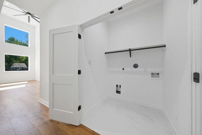 Building Photo - 5029 Van Fleet St