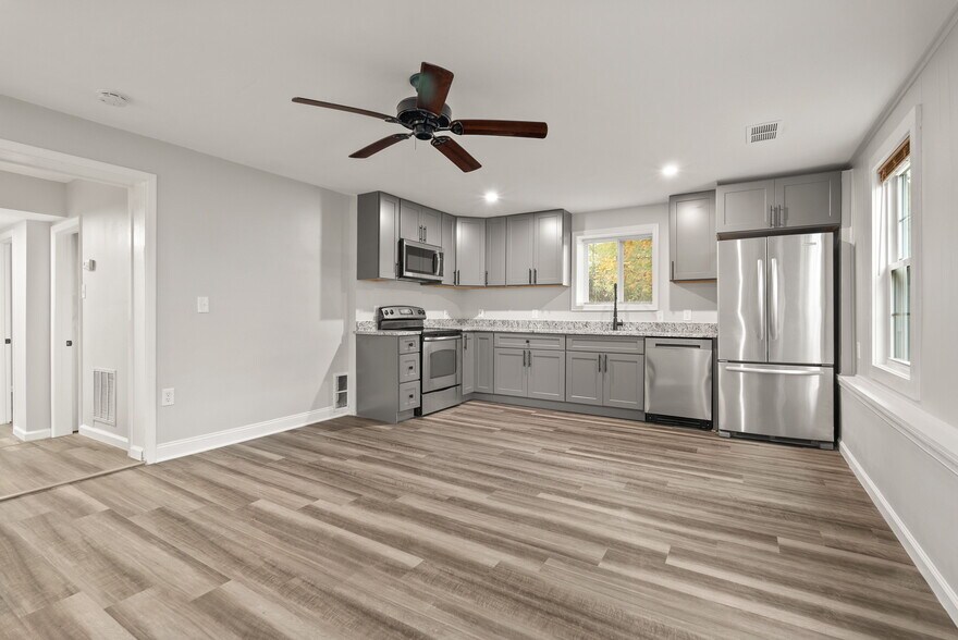 Building Photo - 6578 Edsall Rd