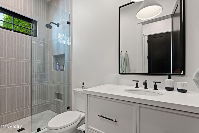 Building Photo - 5309 N 33rd St