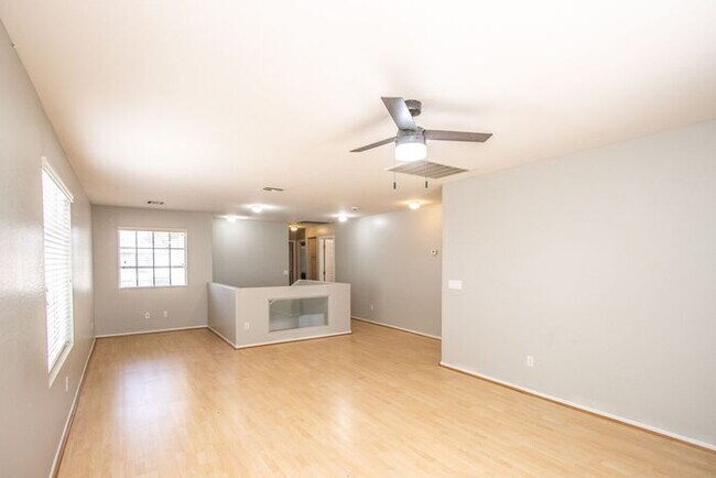 Building Photo - Welcome to this beautiful 4 bedroom, 3 bathroom home in San Tan Valley, AZ.