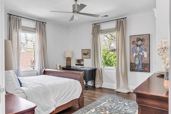 Building Photo - Elegant Fully Furnished 4BR/3.2BA Classic ...