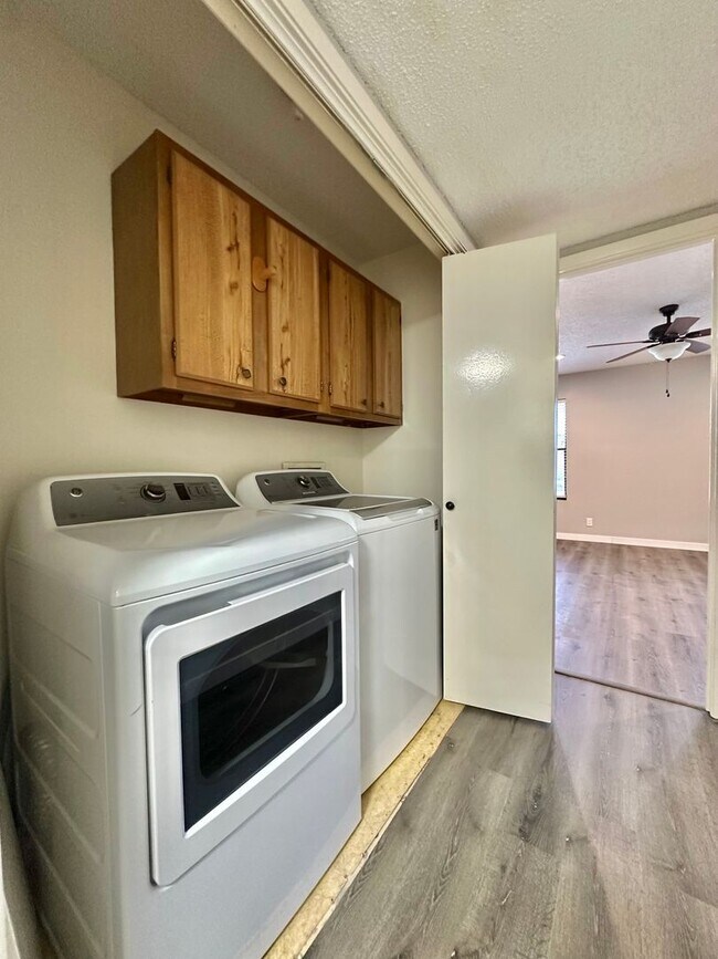 Building Photo - NOW AVAILABLE - 2-Bedroom 2-Bathroom Condo + Clubhouse/Pool/River Access