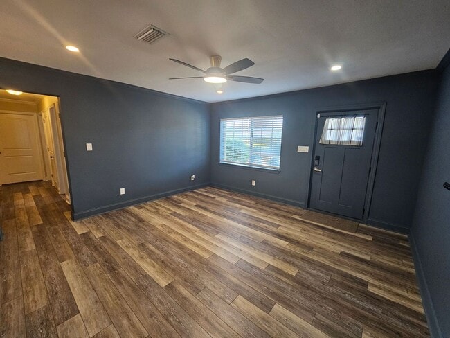 Building Photo - Exquisite 4Bed/2Ba Home in The Cove! *1/2 Off Security Deposit for Active-Duty Military!!*