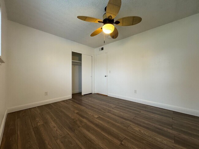 Building Photo - SW Visalia Home Available Now!
