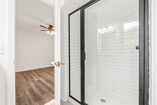 Building Photo - Beautiful Pet Friendly 3 bedroom home for ...