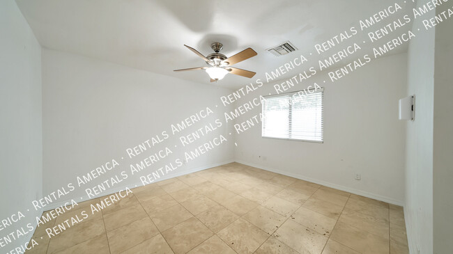 Building Photo - 2212 E La Mirada St