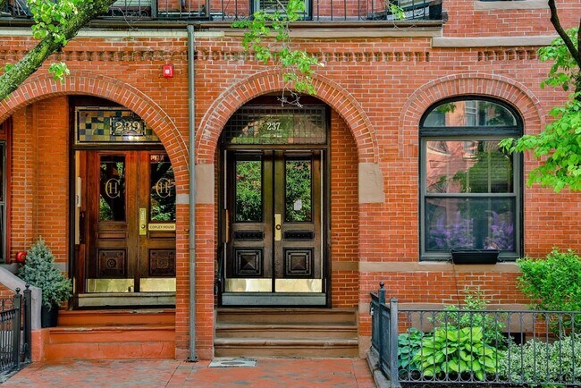 Building Photo - 237 W Newton St