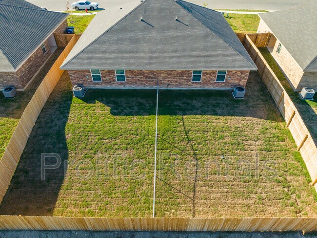 Building Photo - 107 Lost Trl