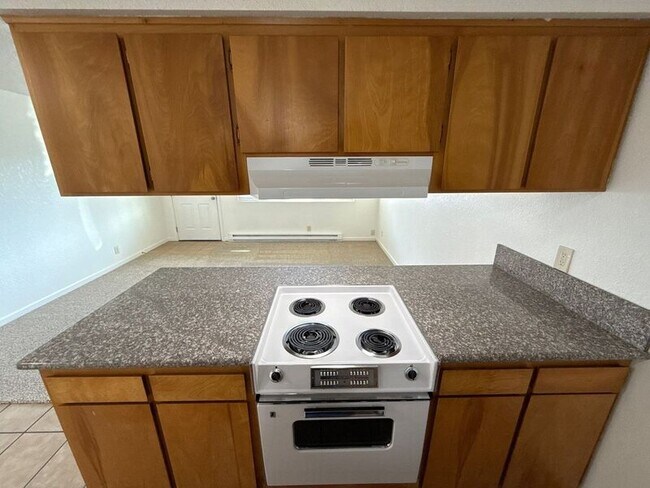 Building Photo - 1015 SW 5th Ave