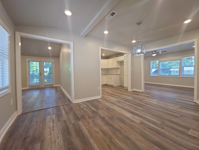 Building Photo - 2706 Pinetree Ln NW