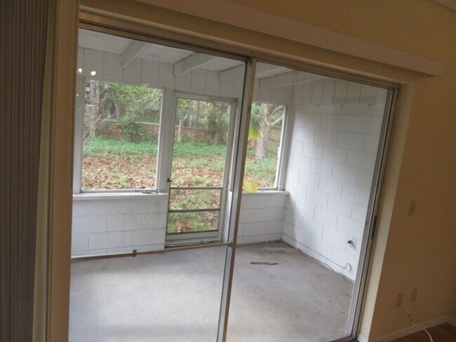 Building Photo - OVIEDO 3BR 2BA home in Alafaya Woods! Fenc...