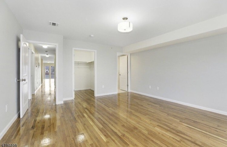 Building Photo - 276 Oraton St