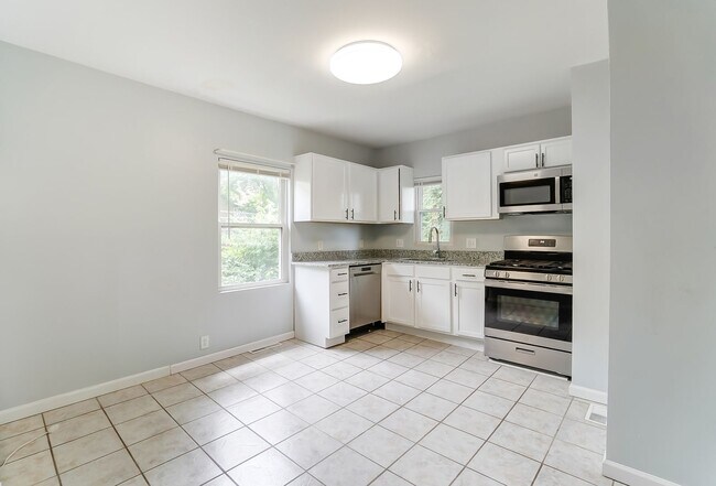Building Photo - 2 Bedroom, 1 Bath