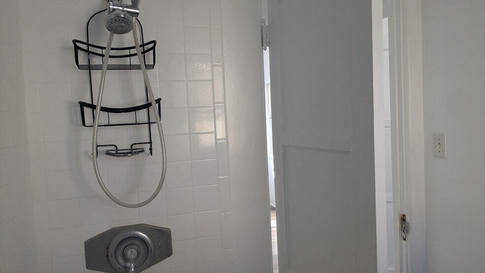 Building Photo - 10204 Fairgrove Ave