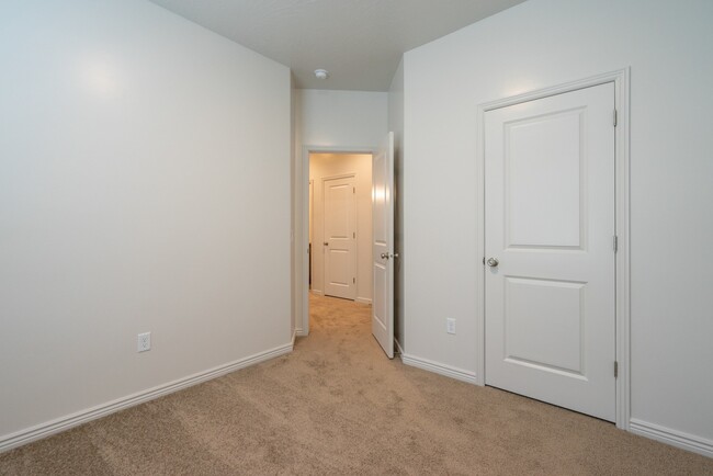 Building Photo - Beautiful Little Valley - 4 Bed 2 Bath home