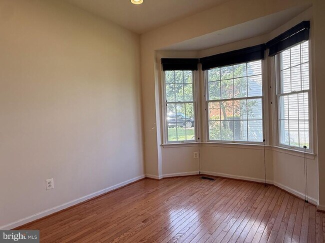 Building Photo - 43520 Lucketts Bridge Cir