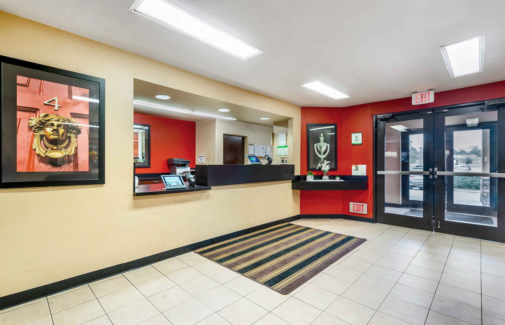 Building Photo - Furnished Studio-Tampa - North - USF-Attractions