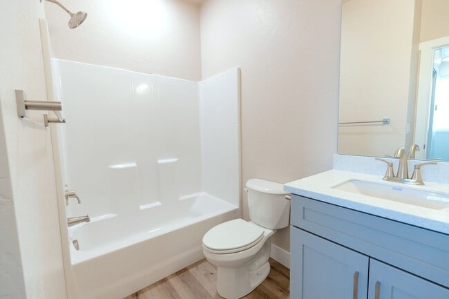 Building Photo - Beautiful 3br Townhome w 1-car Garage (2024)