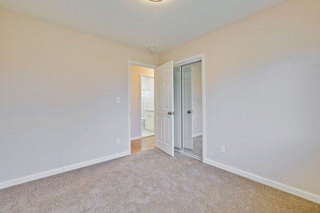 Building Photo - 1425 Sunshadow Ln
