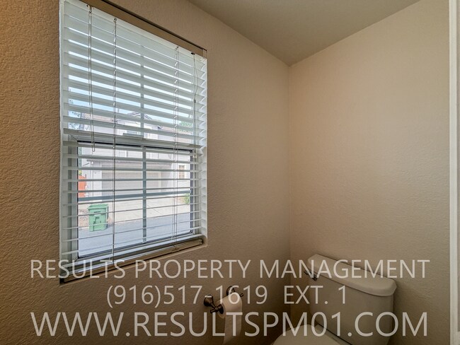 Building Photo - Great Elk Grove 2 Bedroom plus Loft Home