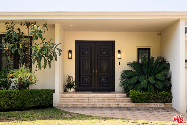 Building Photo - 1845 Loma Vista Dr