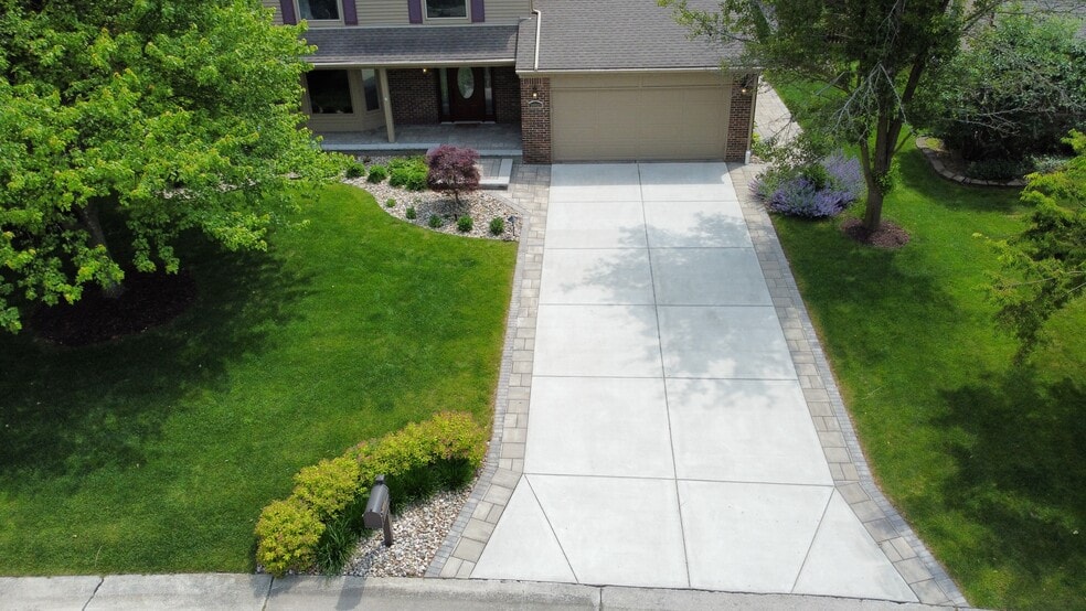 Garage parking - 39953 Sandpoint Way