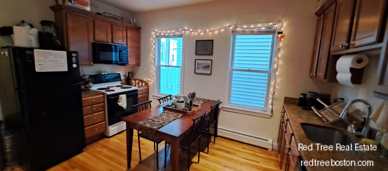 Building Photo - 145 Hillside St