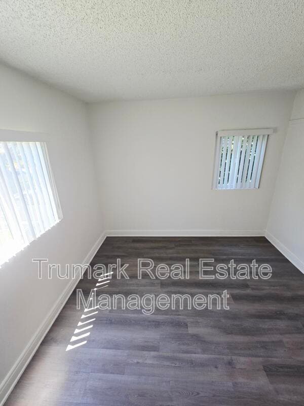 Building Photo - 1457 E Wilson Ave