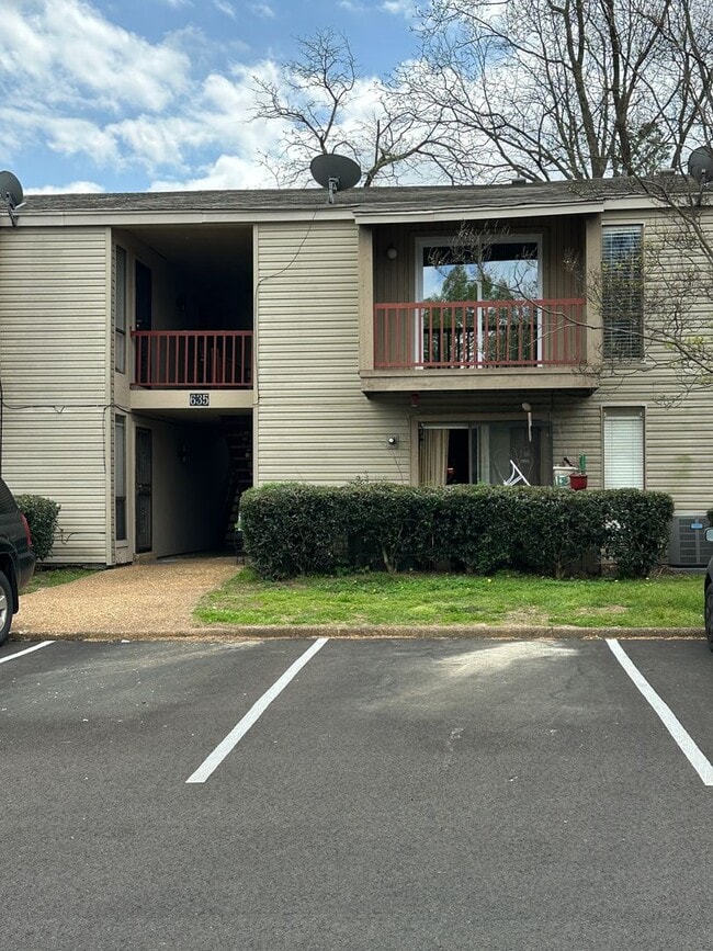 Building Photo - Condominium in Greenbrier! Near University of Memphis! Available Now!