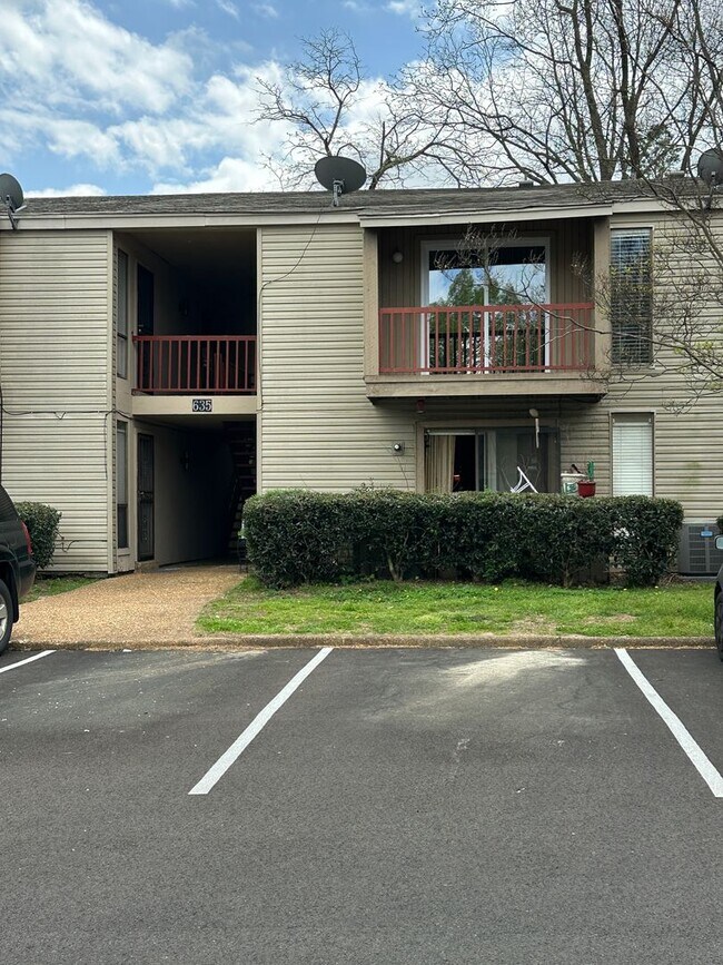 Building Photo - Condominium in Greenbrier! Near University of Memphis!