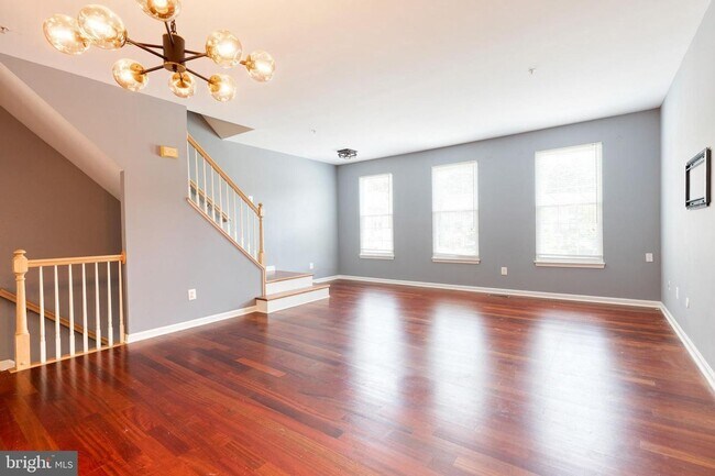 Building Photo - 3bd 2.5bth home nestled in the sought-afte...