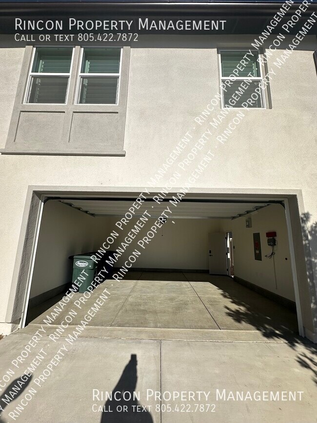 Building Photo - ROOM IN LARGE HOUSE FOR RENT!!! Bathroom a...