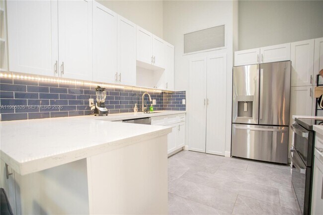 Building Photo - 523 Leslie Dr