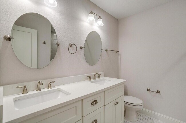 Building Photo - "Darling 3-Bedroom, 2.5-Bath Home with Elegant Upgrades!"