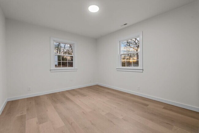 Building Photo - 6037 Dahlgren Ave