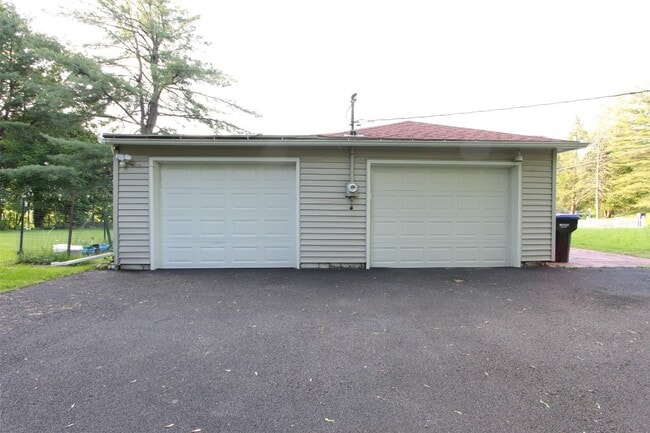 Building Photo - 140 Jensen Rd