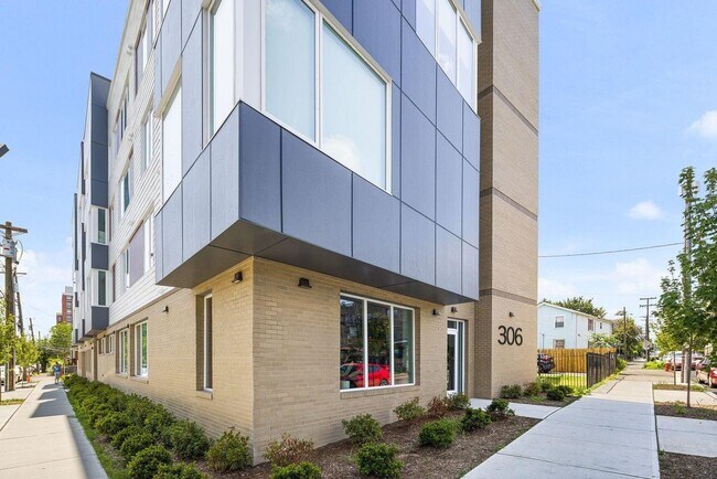 Building Photo - 306 Bergen Ave