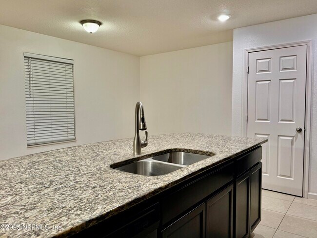 Building Photo - 8709 Lake George Cir E