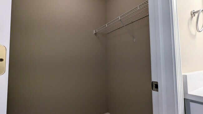 Building Photo - 265 Sierra Pass Dr