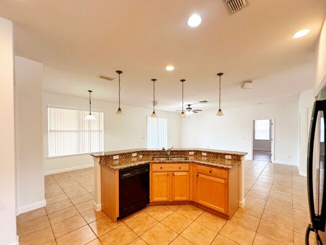 Building Photo - Beautiful 3/2 in Winding Cove with large f...