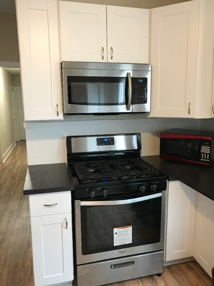 Primary Photo - 60 Maverick St
