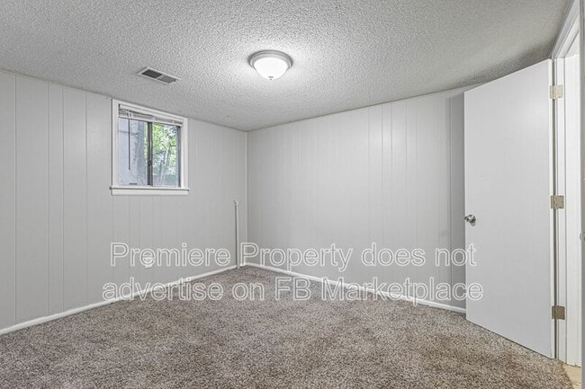 Building Photo - 2527 NW 6th St