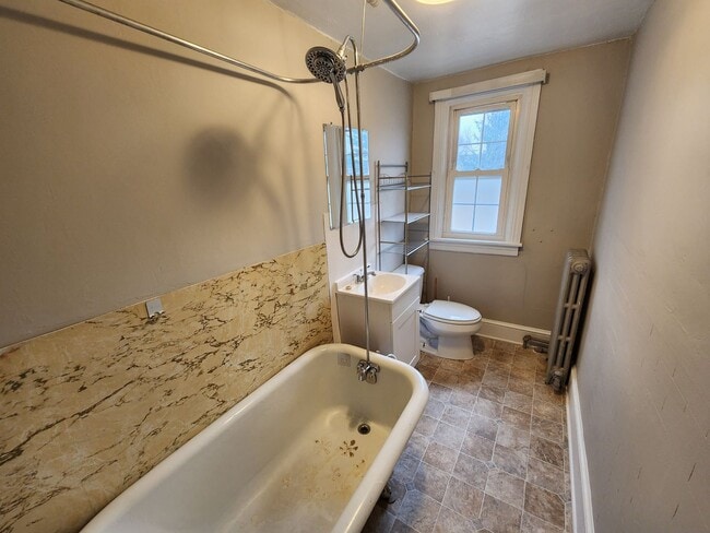 Building Photo - 440 E Queen St