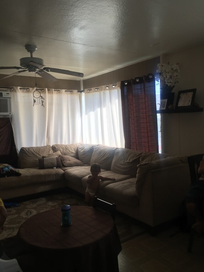 Building Photo - Single family 3 bedroom
