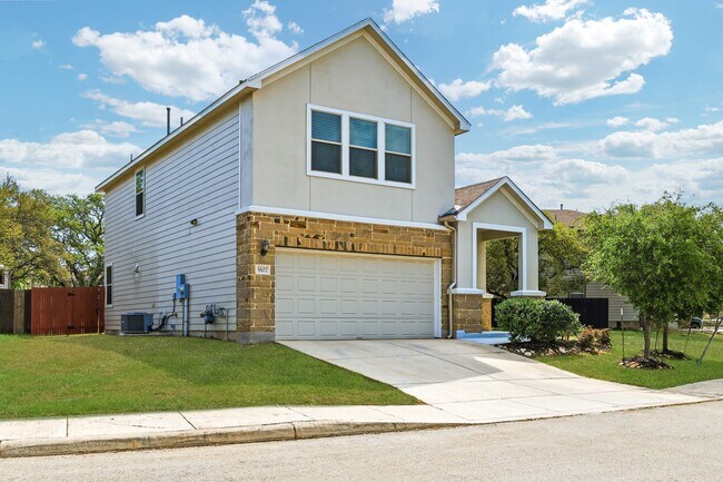 Building Photo - 5602 Chestnut Xing