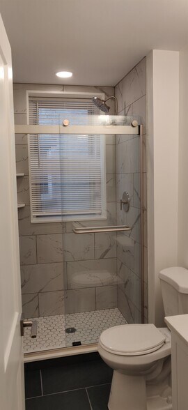 Building Photo - 55 Queensberry St