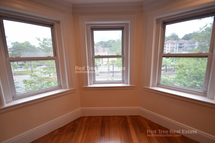 Building Photo - 1624 Beacon St