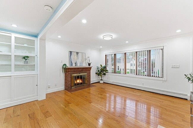 Building Photo - 63 Dickerman Ln