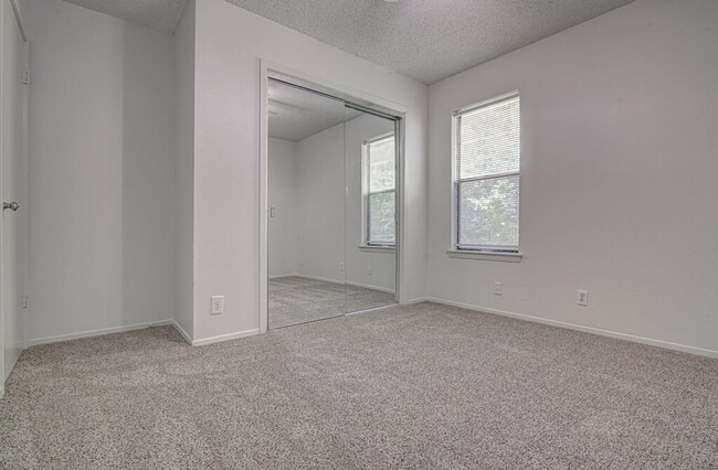 Building Photo - 3558-3560 Ranch Road 2222